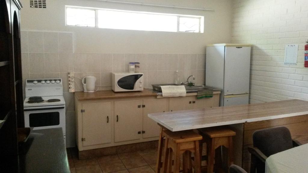 Boer En Brit Self Catering Accommodation Guesthouse Ladysmith Exteriör bild