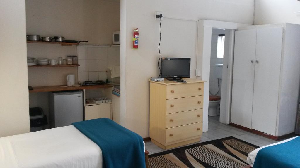 Boer En Brit Self Catering Accommodation Guesthouse Ladysmith Exteriör bild