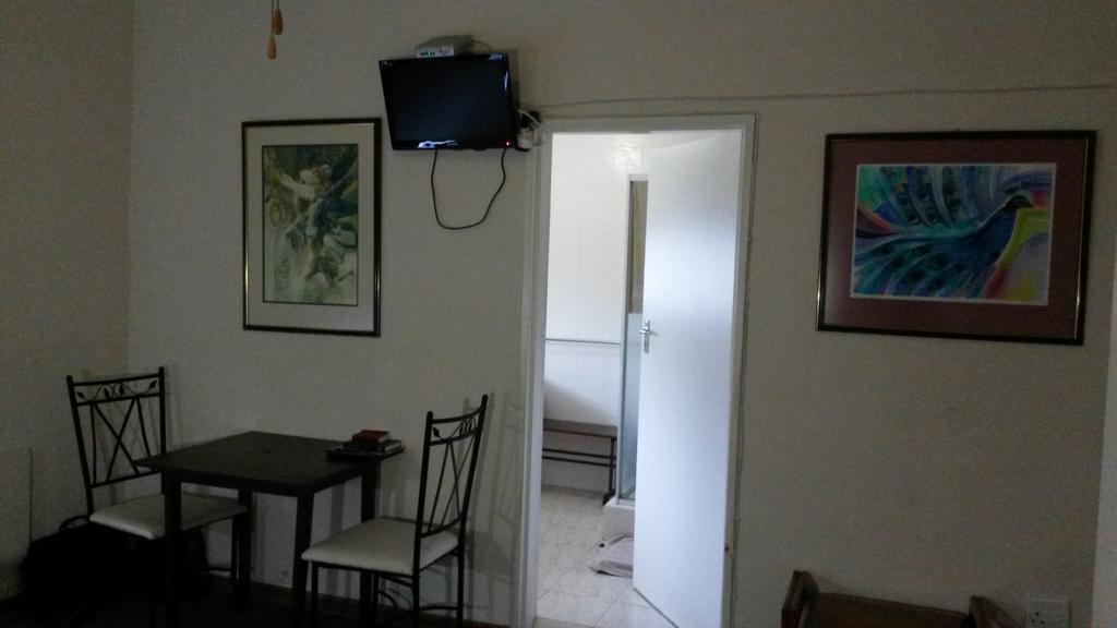 Boer En Brit Self Catering Accommodation Guesthouse Ladysmith Exteriör bild