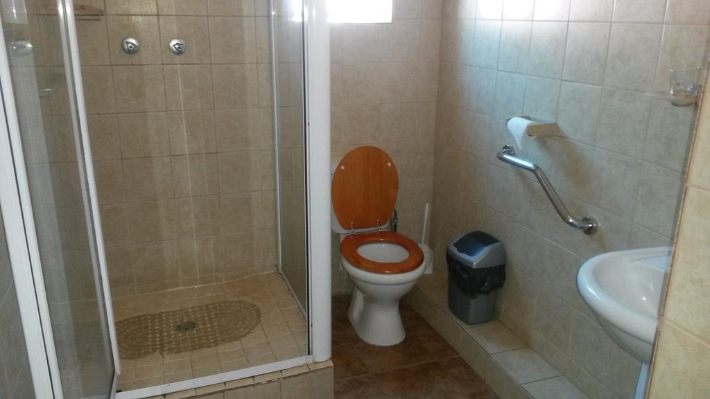 Boer En Brit Self Catering Accommodation Guesthouse Ladysmith Exteriör bild