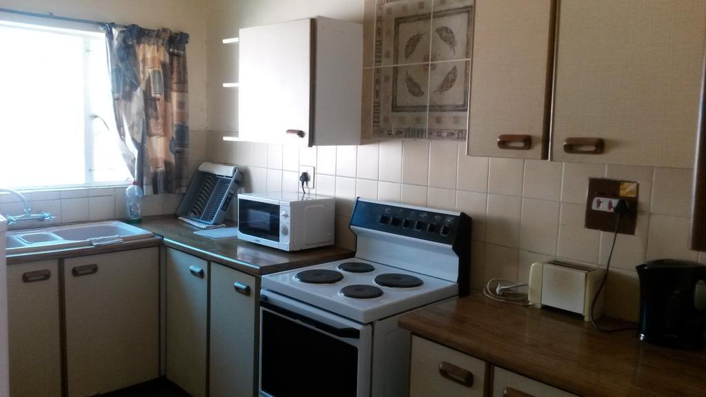 Boer En Brit Self Catering Accommodation Guesthouse Ladysmith Exteriör bild