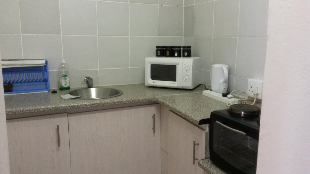 Boer En Brit Self Catering Accommodation Guesthouse Ladysmith Exteriör bild