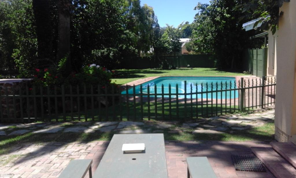 Boer En Brit Self Catering Accommodation Guesthouse Ladysmith Exteriör bild
