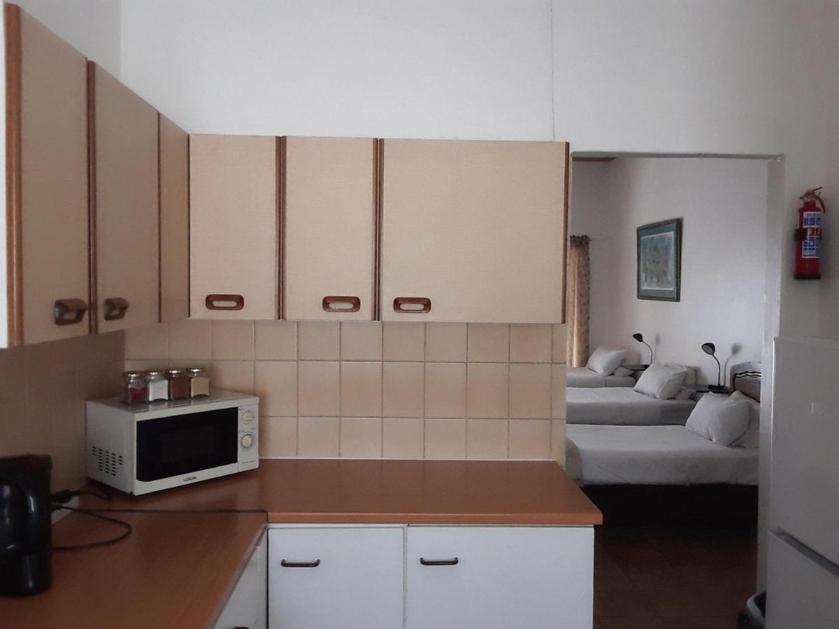 Boer En Brit Self Catering Accommodation Guesthouse Ladysmith Exteriör bild