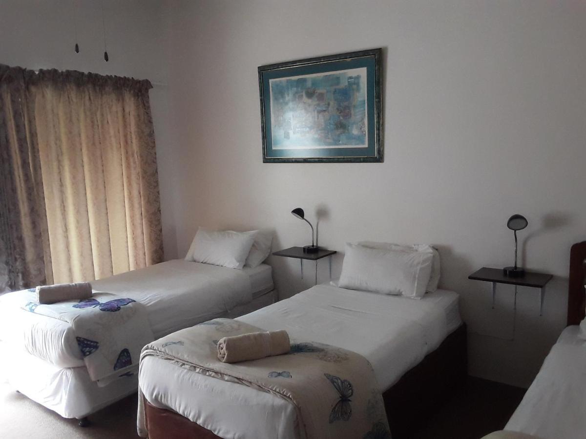 Boer En Brit Self Catering Accommodation Guesthouse Ladysmith Exteriör bild