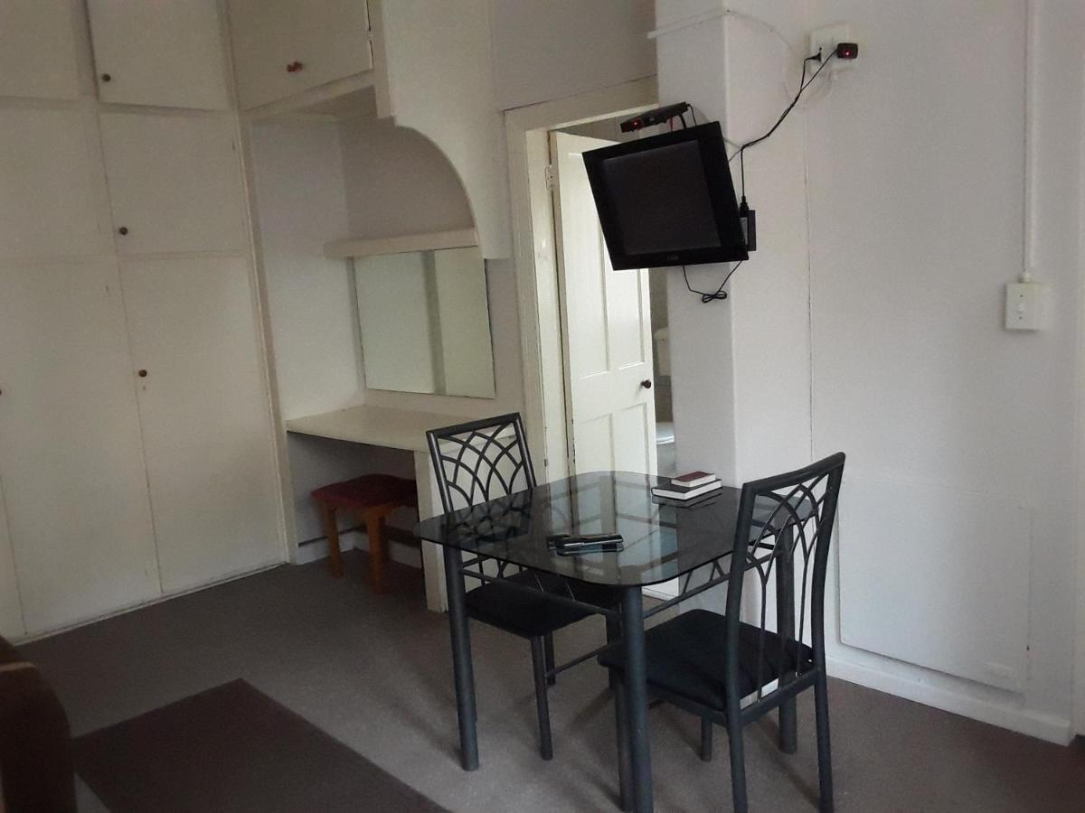 Boer En Brit Self Catering Accommodation Guesthouse Ladysmith Exteriör bild