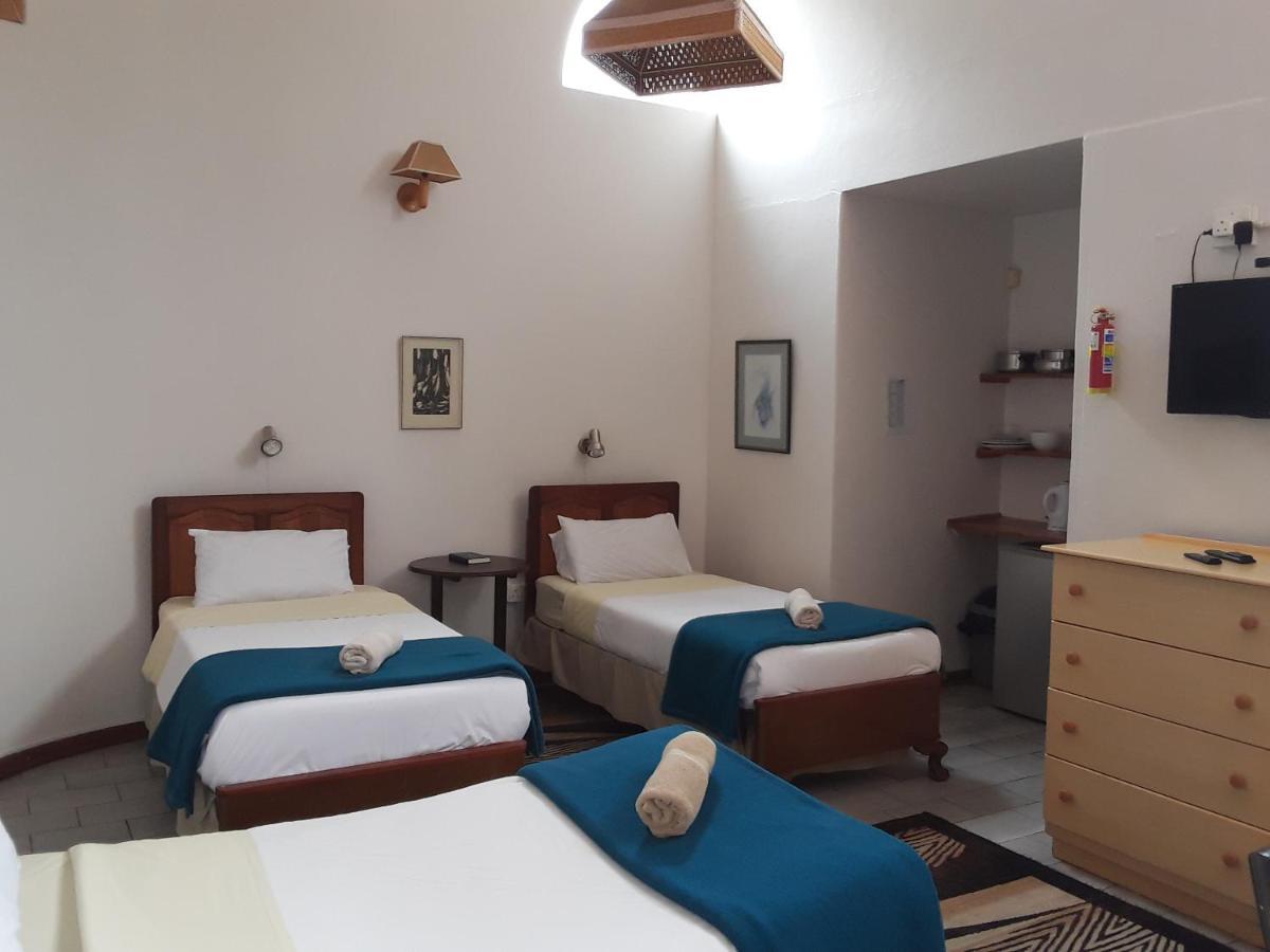 Boer En Brit Self Catering Accommodation Guesthouse Ladysmith Exteriör bild